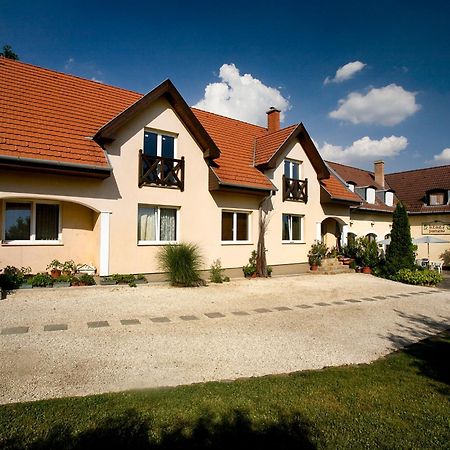 Keszi Panzio Hotel Budakeszi Exterior foto