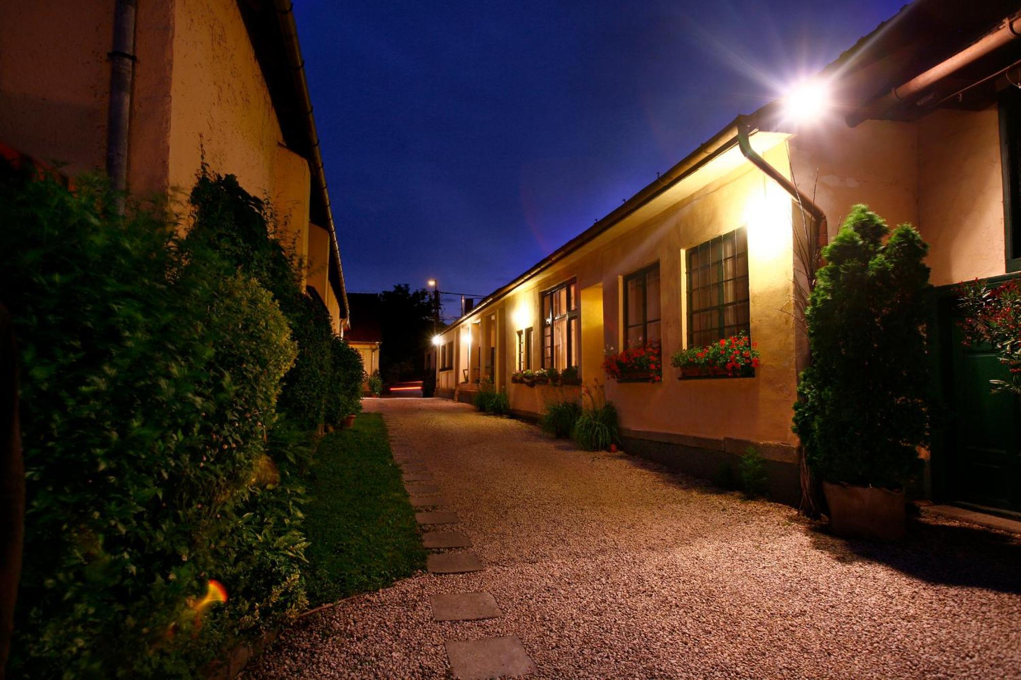 Keszi Panzio Hotel Budakeszi Exterior foto