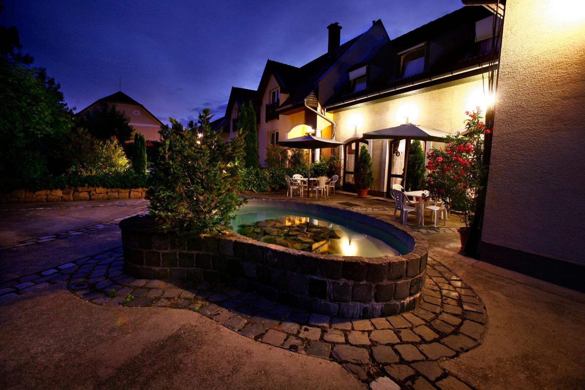 Keszi Panzio Hotel Budakeszi Exterior foto