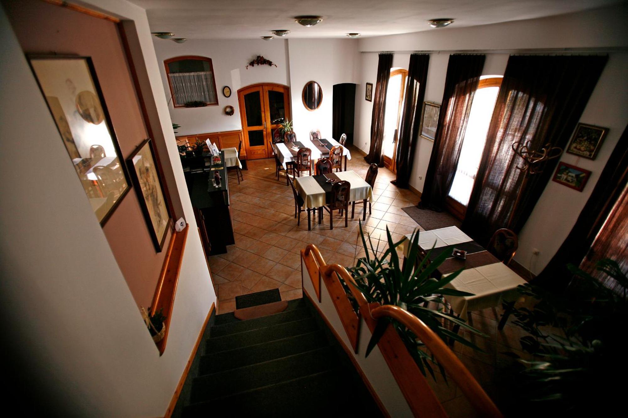 Keszi Panzio Hotel Budakeszi Exterior foto